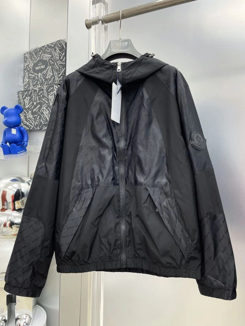 Durable Moncler Outwear 142404