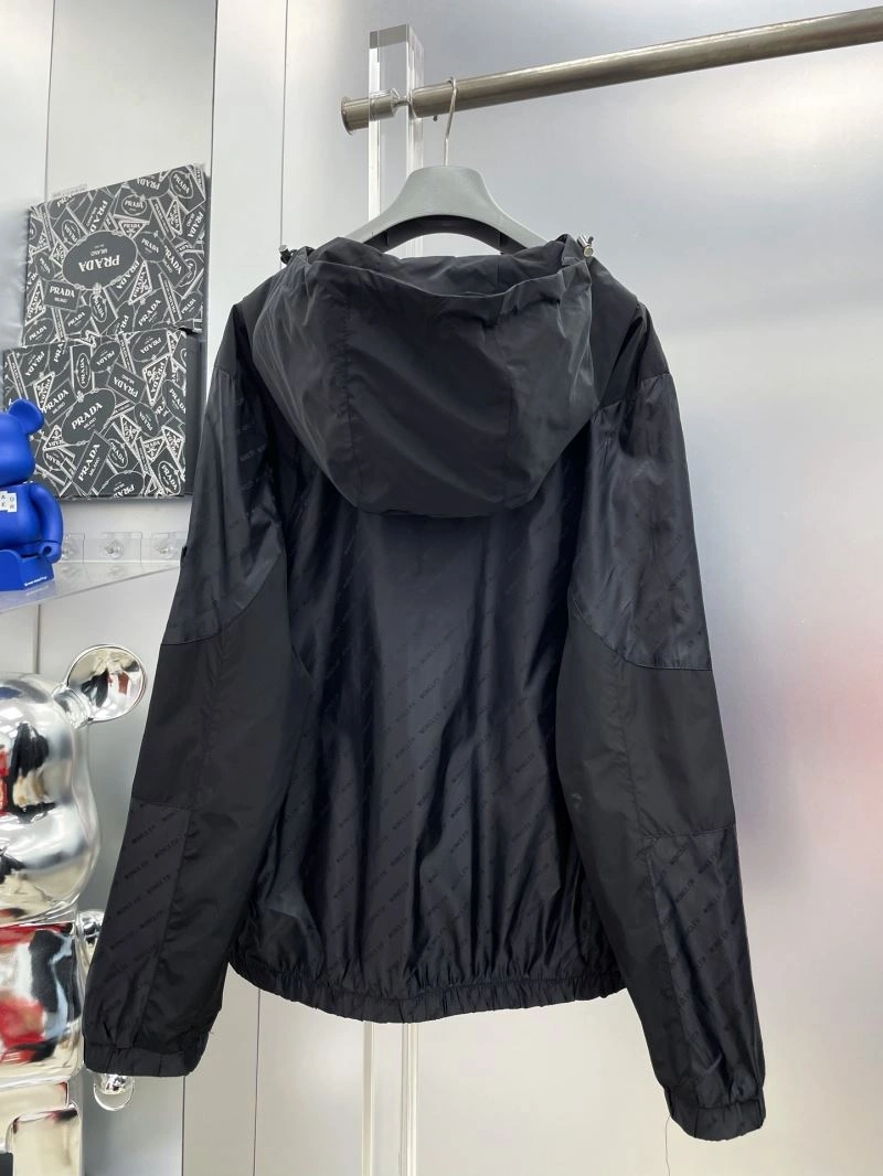 Durable Moncler Outwear 142404