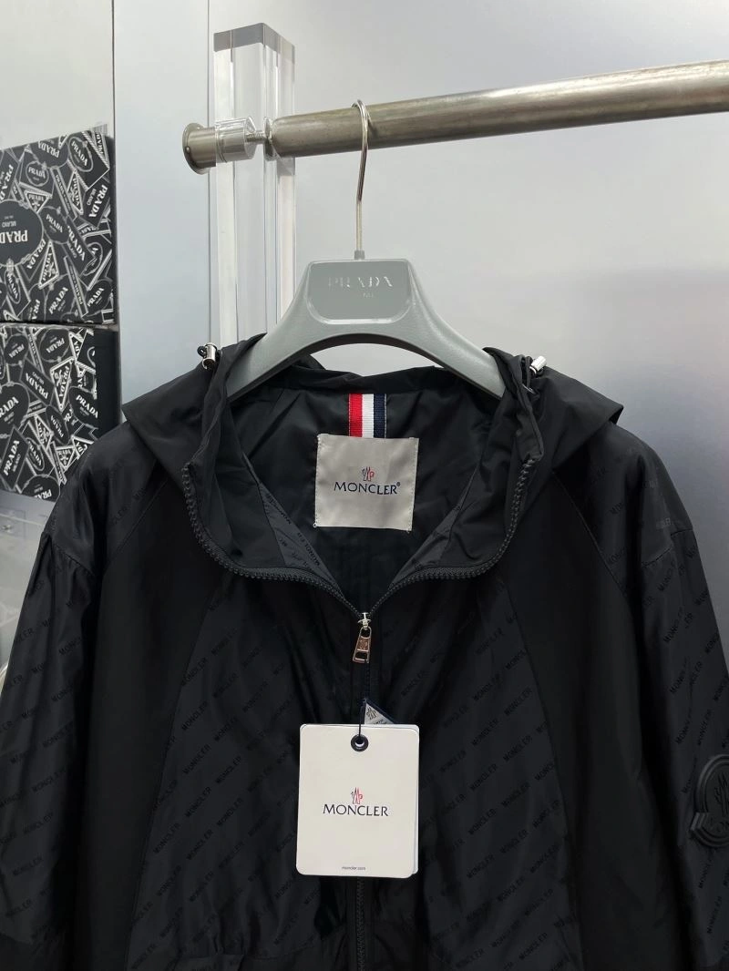 Durable Moncler Outwear 142404