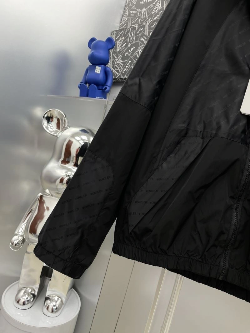 Durable Moncler Outwear 142404