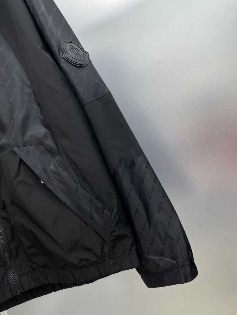 Durable Moncler Outwear 142404
