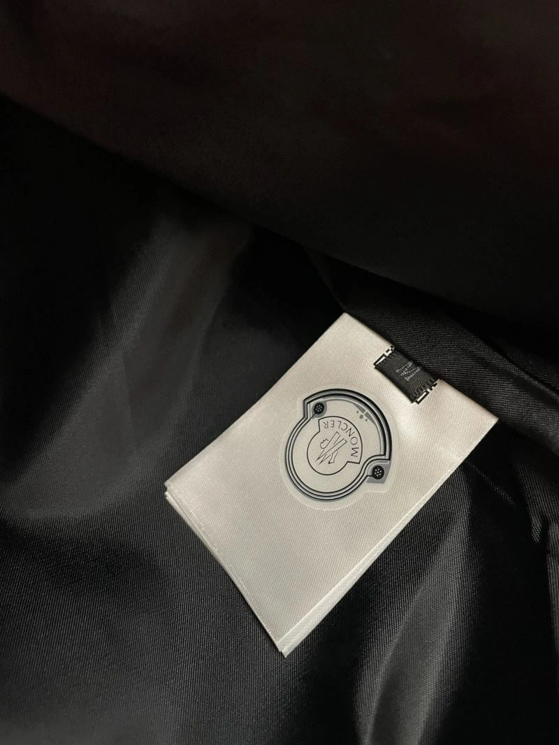 Durable Moncler Outwear 142404