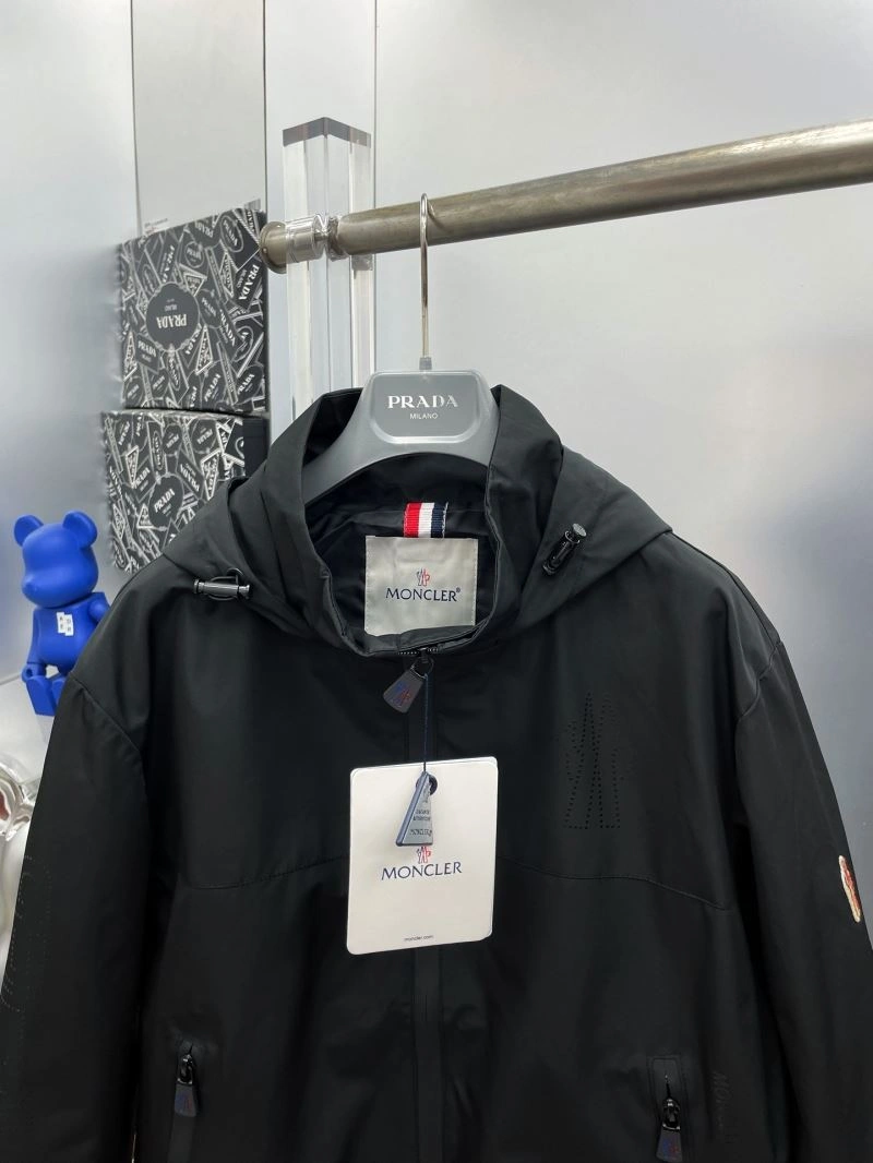 Moncler Outwear Durable 142403