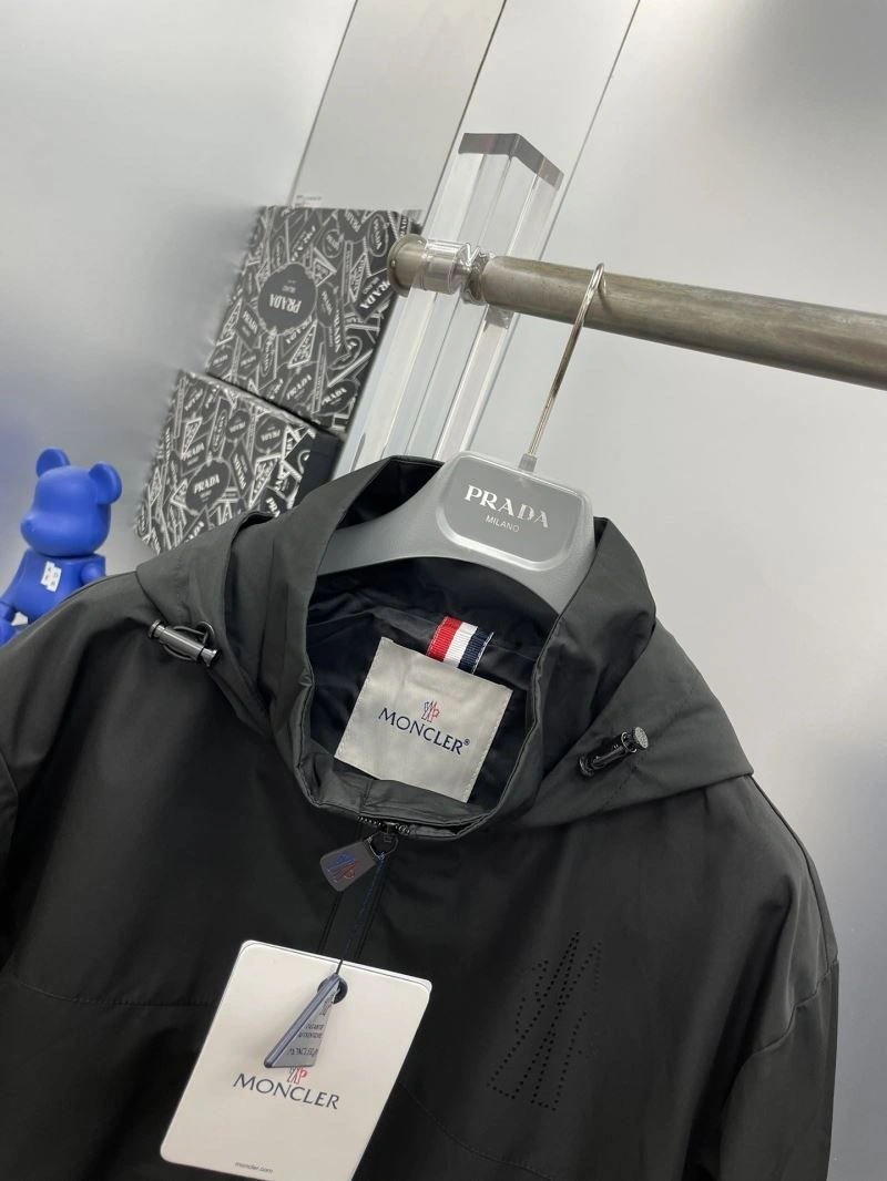 Moncler Outwear Durable 142403