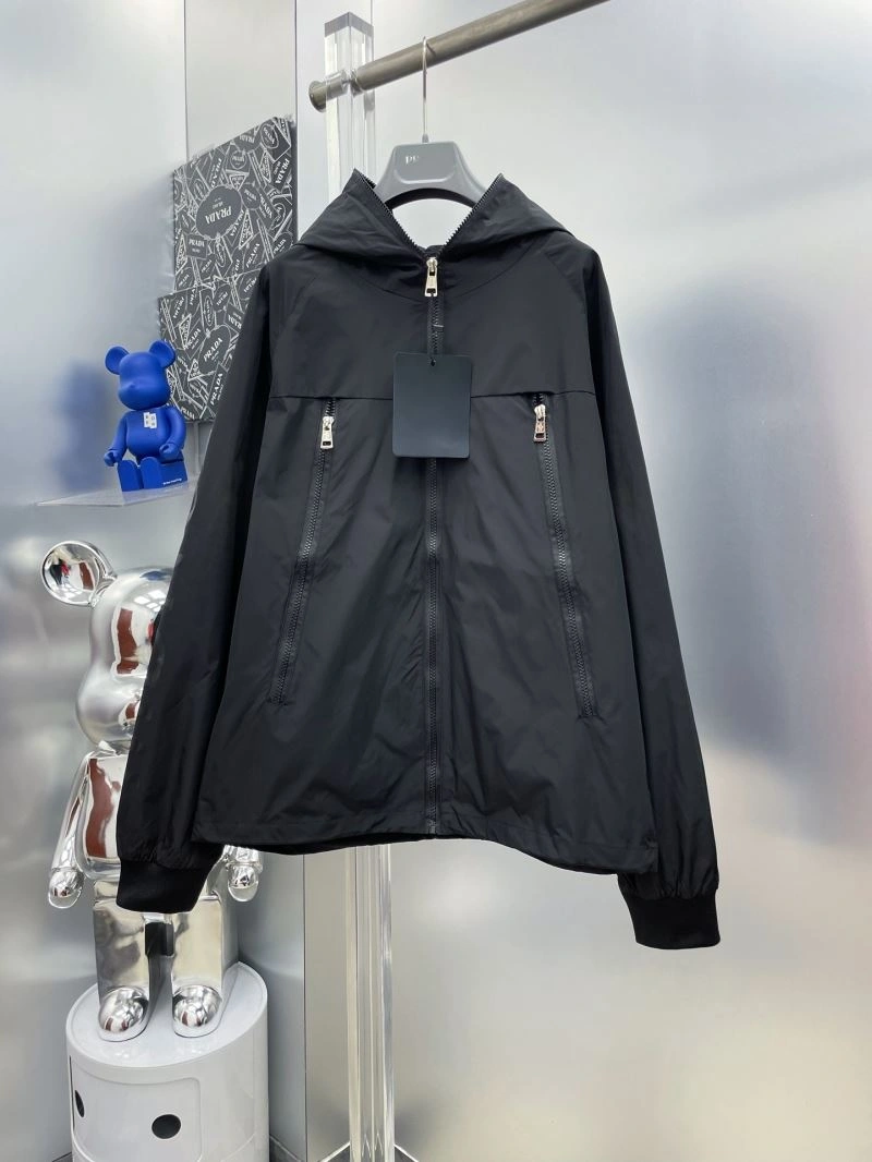 Cozy Moncler Outwear 142416