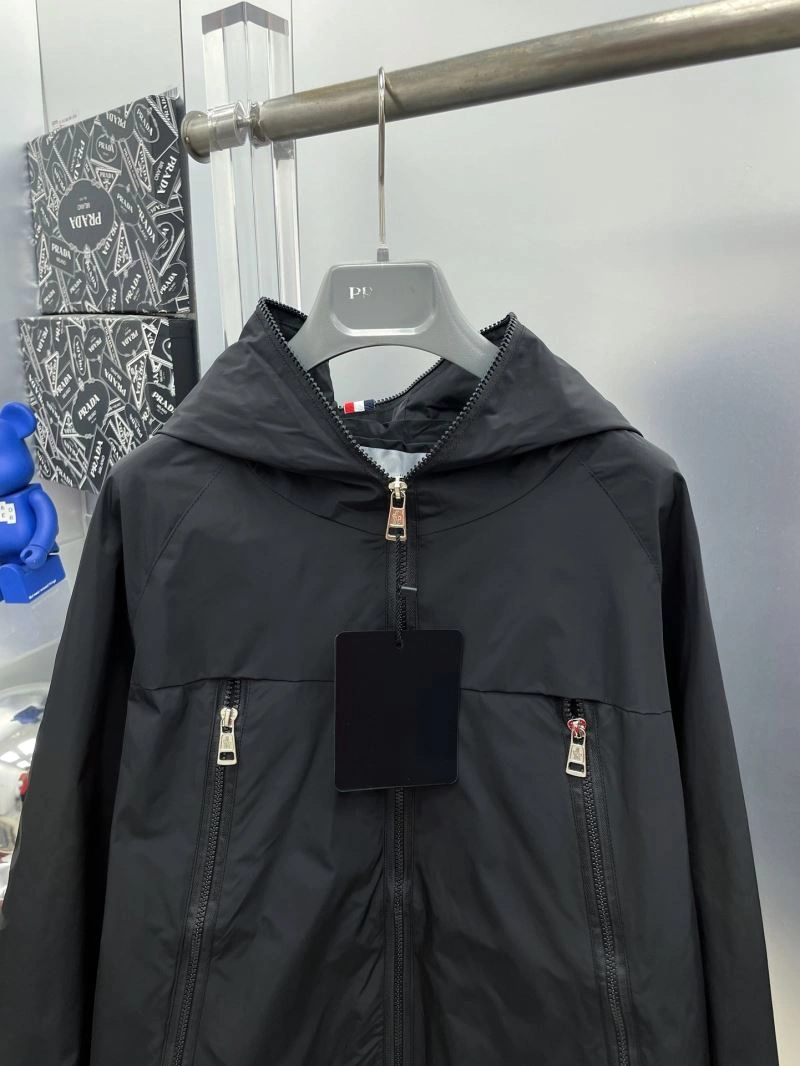 Cozy Moncler Outwear 142416