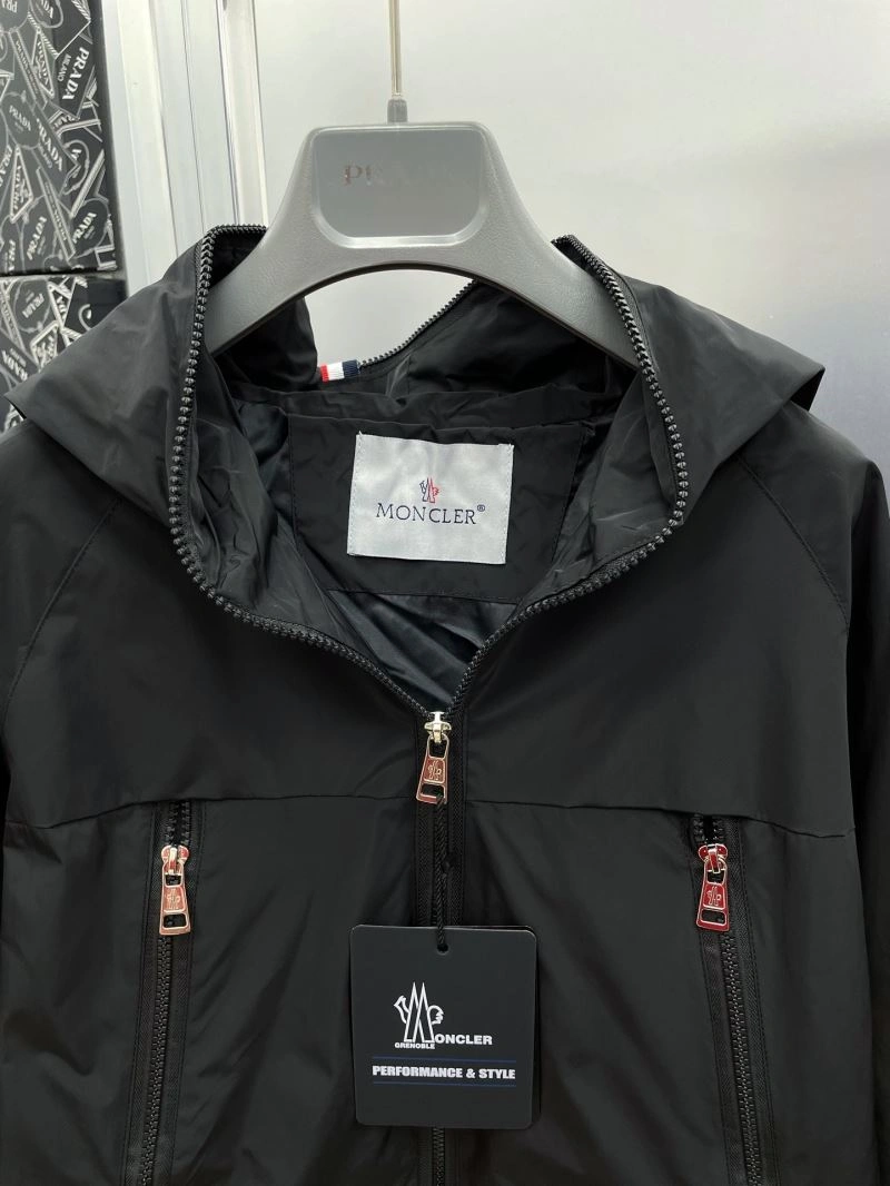 Cozy Moncler Outwear 142416