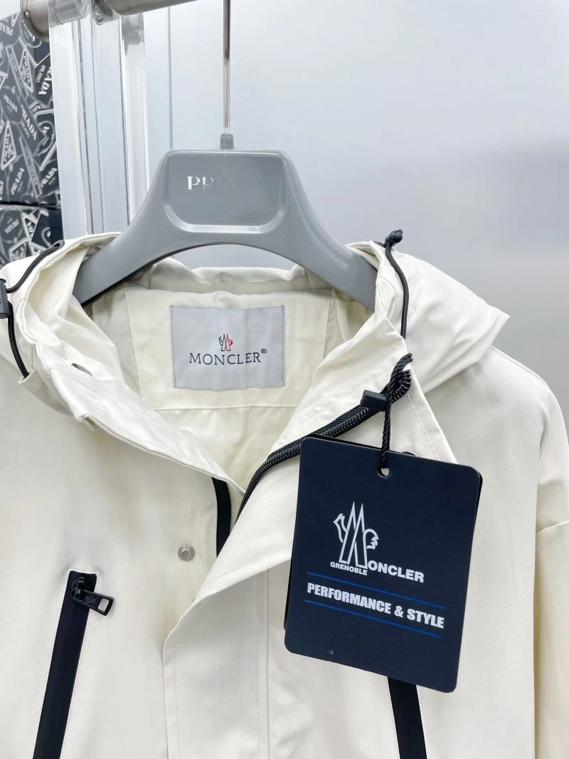 FashionForward Moncler Outwear 142395