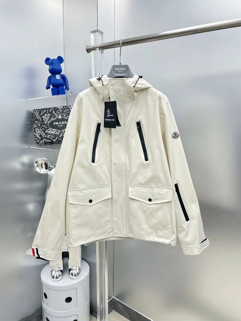 Moncler Outwear Snug 142468