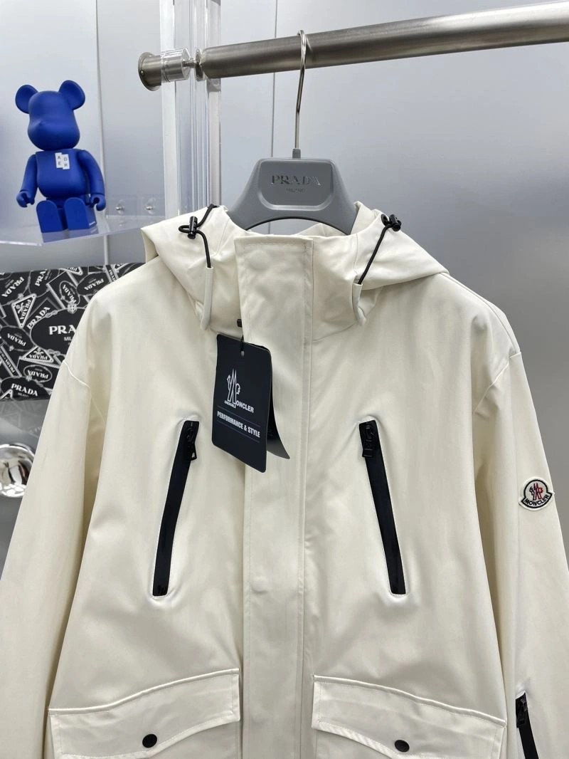 Moncler Outwear Snug 142468