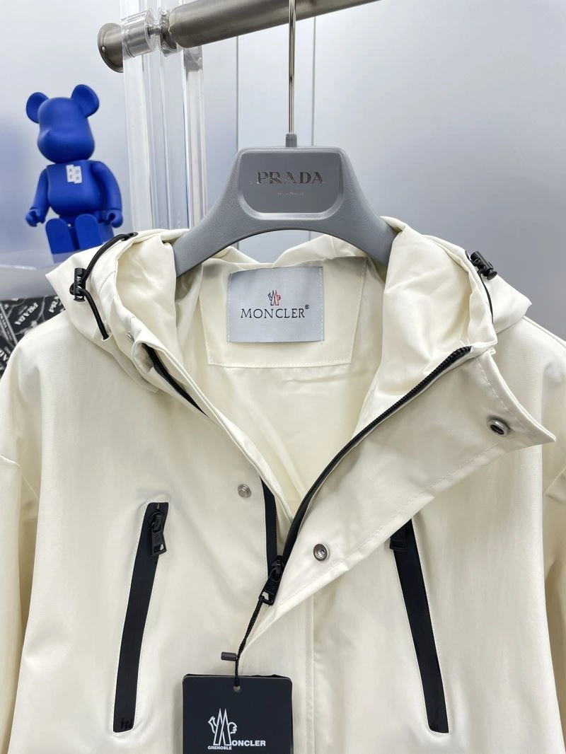 Moncler Outwear Snug 142468