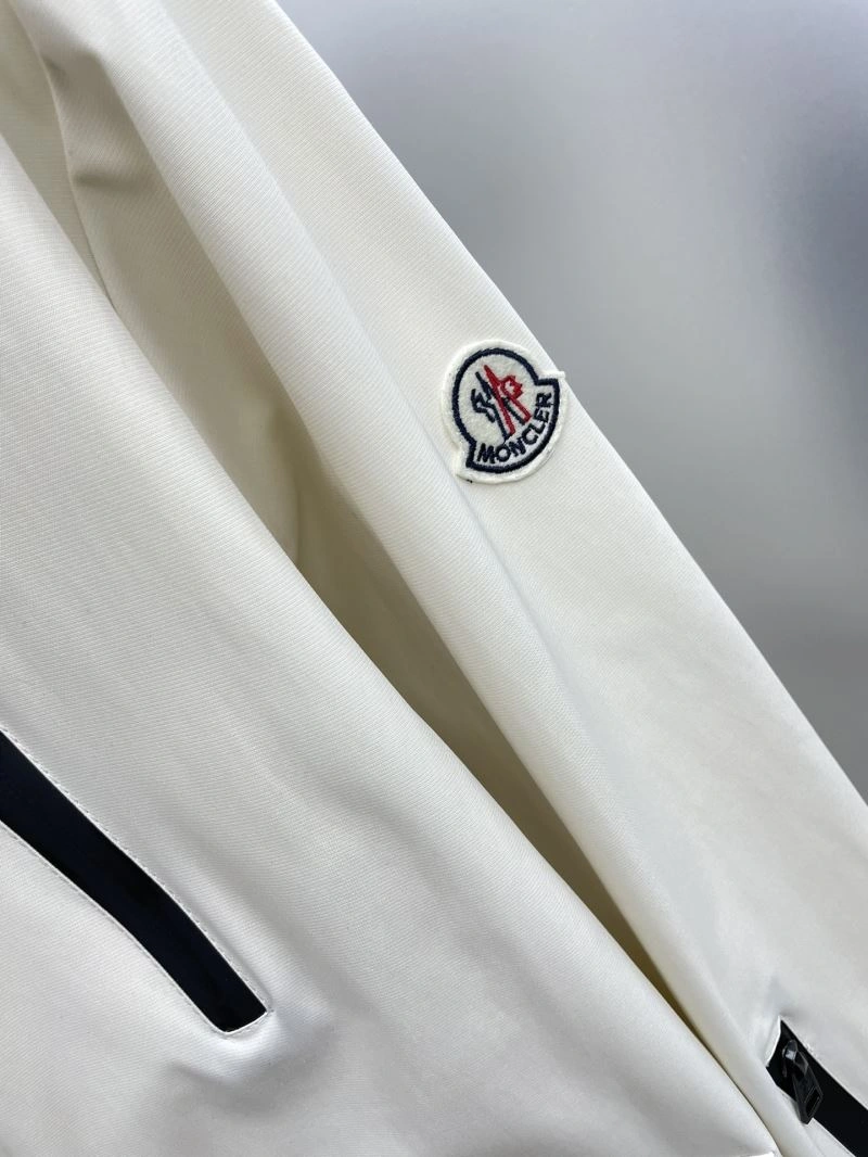 Moncler Outwear Snug 142468