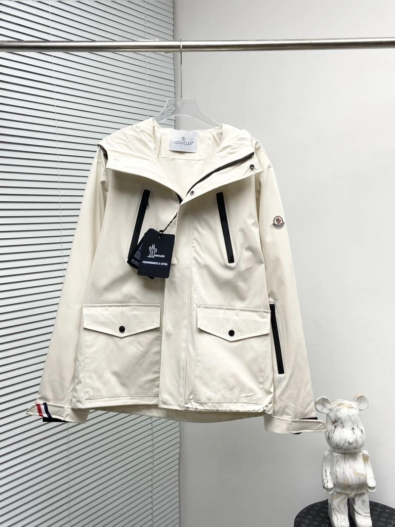 Moncler Outwear Chic 142389