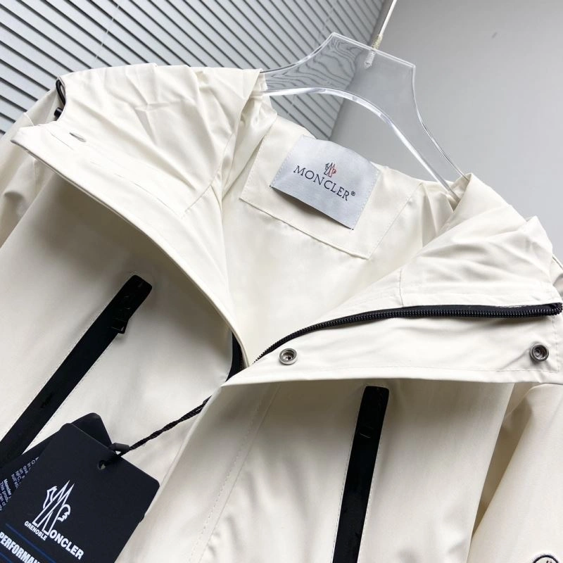 Moncler Outwear Chic 142389