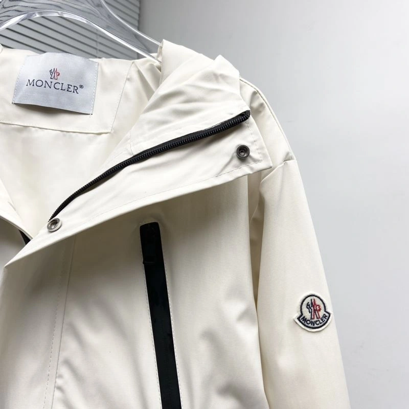 Moncler Outwear Chic 142389