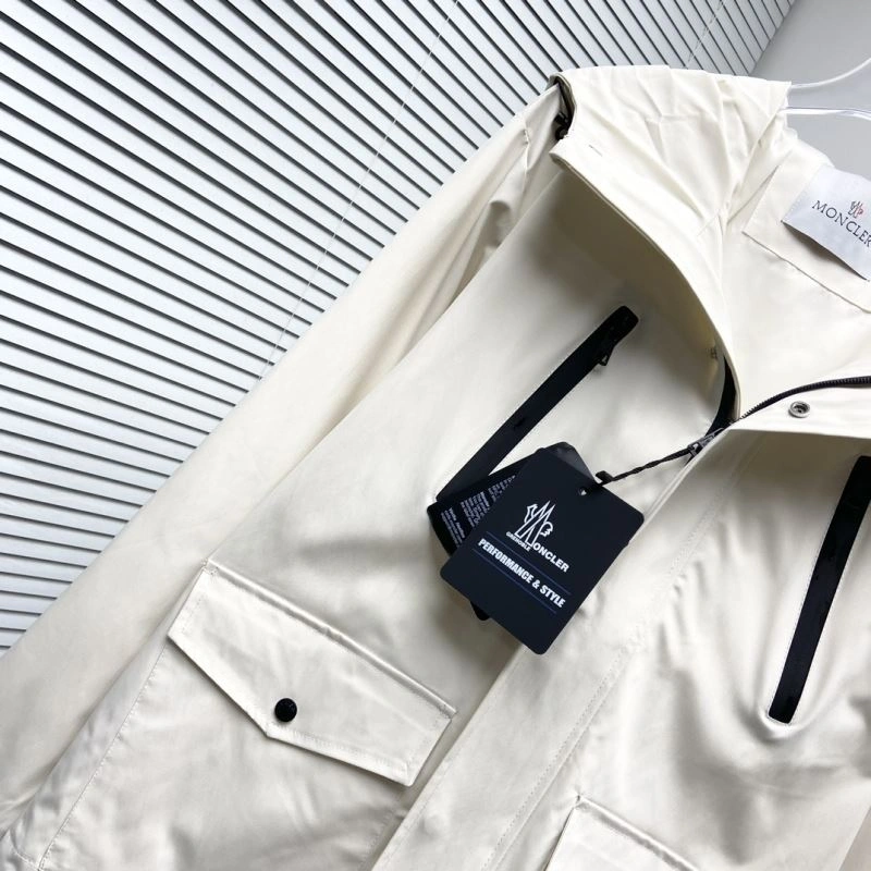 Moncler Outwear Chic 142389