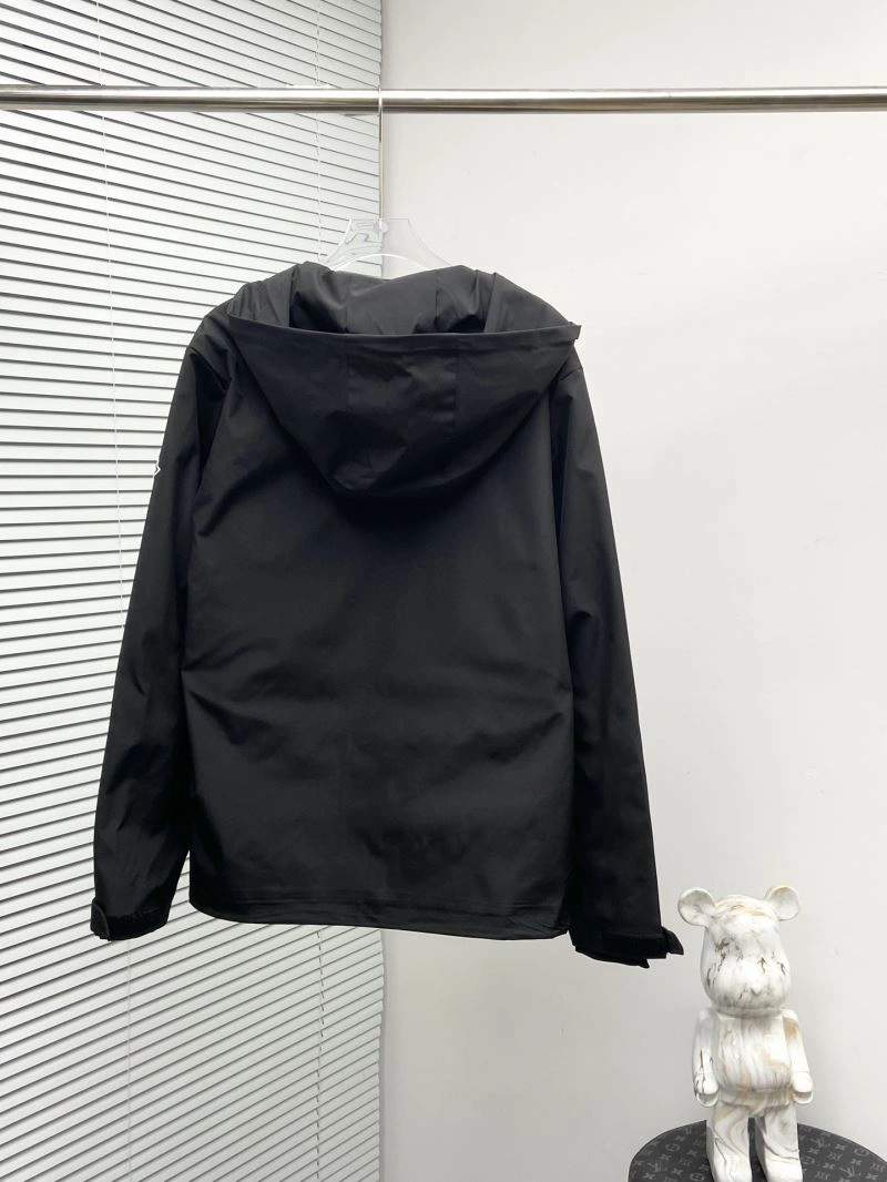 Upgraded Moncler Outwear 142382