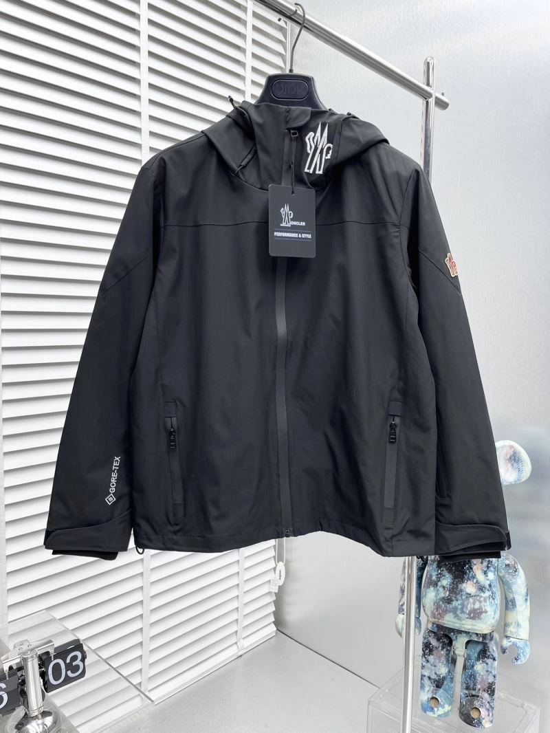 Moncler Outwear ComfortFit 142387