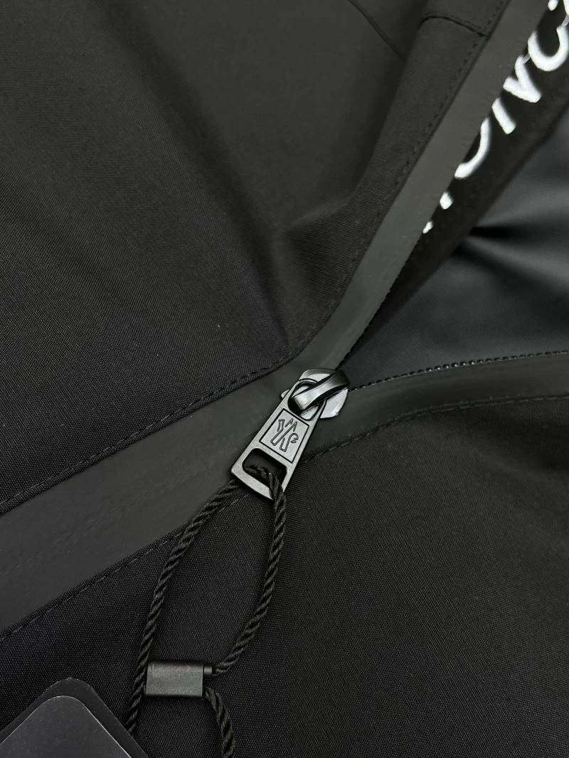 Moncler Outwear ComfortFit 142387