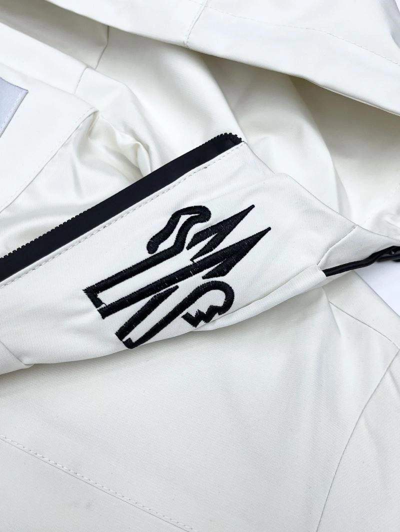 Modern Moncler Outwear 142388
