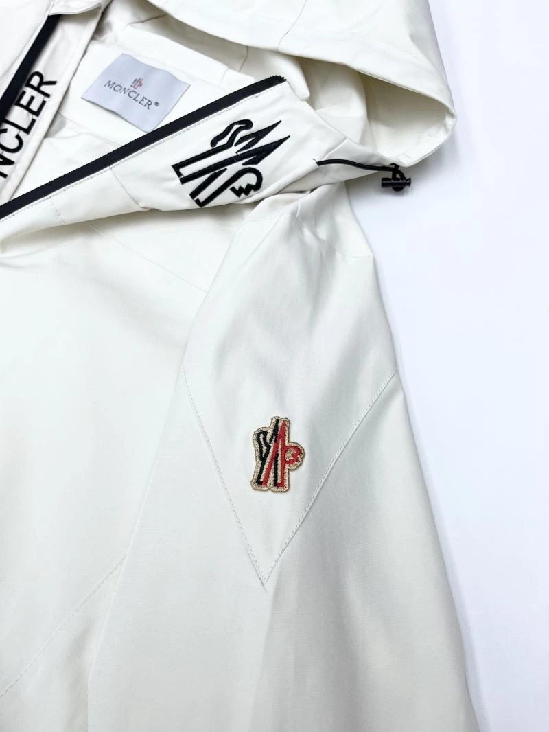 Modern Moncler Outwear 142388