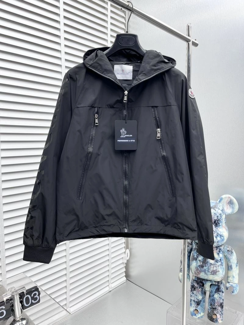 Moncler Outwear EyeCatching 142381