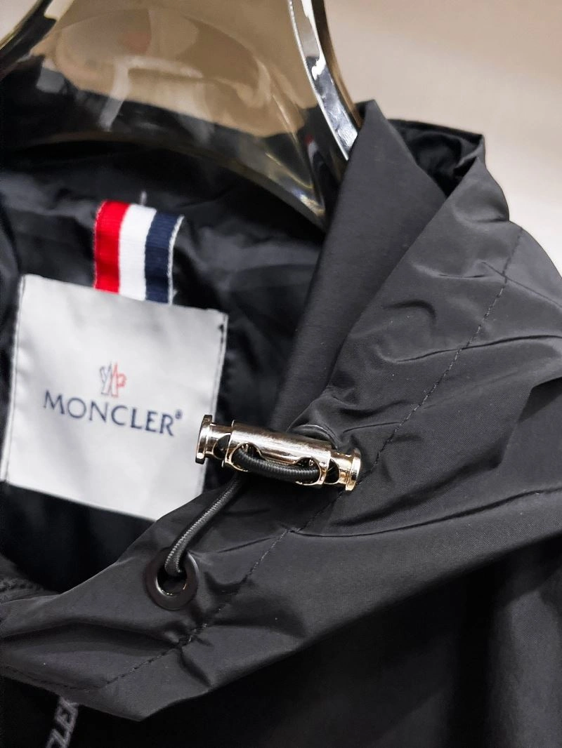 Moncler Outwear Elegant 142158