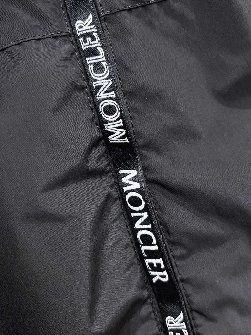 Moncler Outwear Elegant 142158