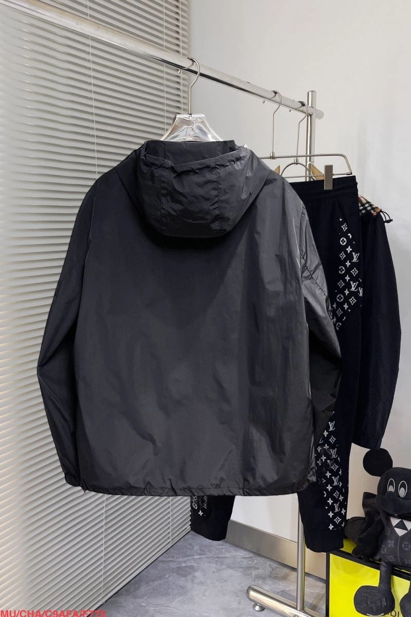 Moncler Outwear Elegant 142158