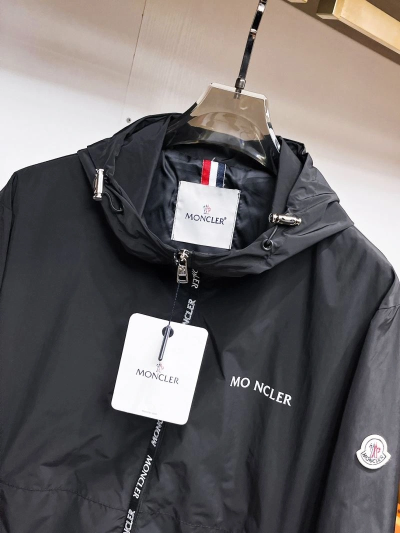 Moncler Outwear Elegant 142158