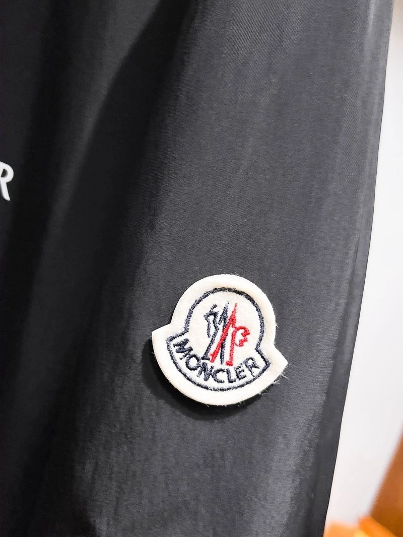 Moncler Outwear Elegant 142158