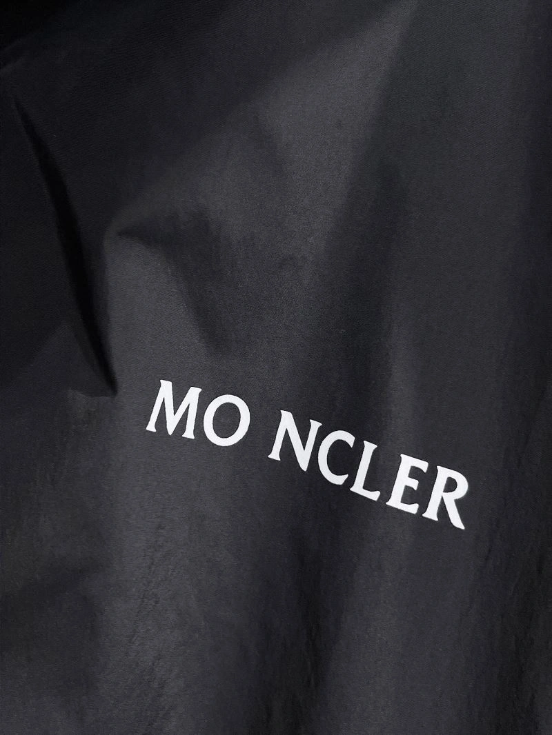 Moncler Outwear Elegant 142158
