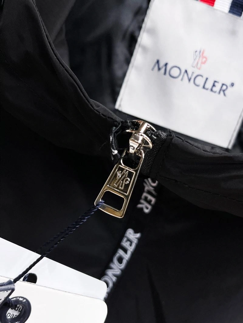 Moncler Outwear Elegant 142158