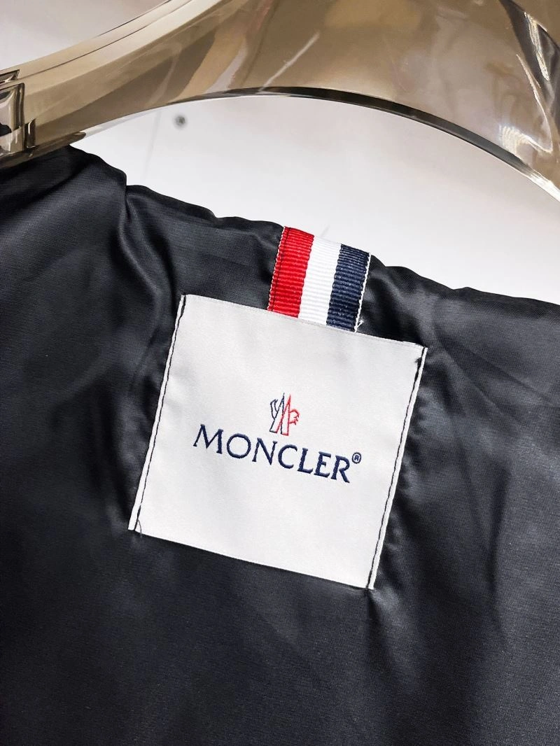 Moncler Outwear Elegant 142158