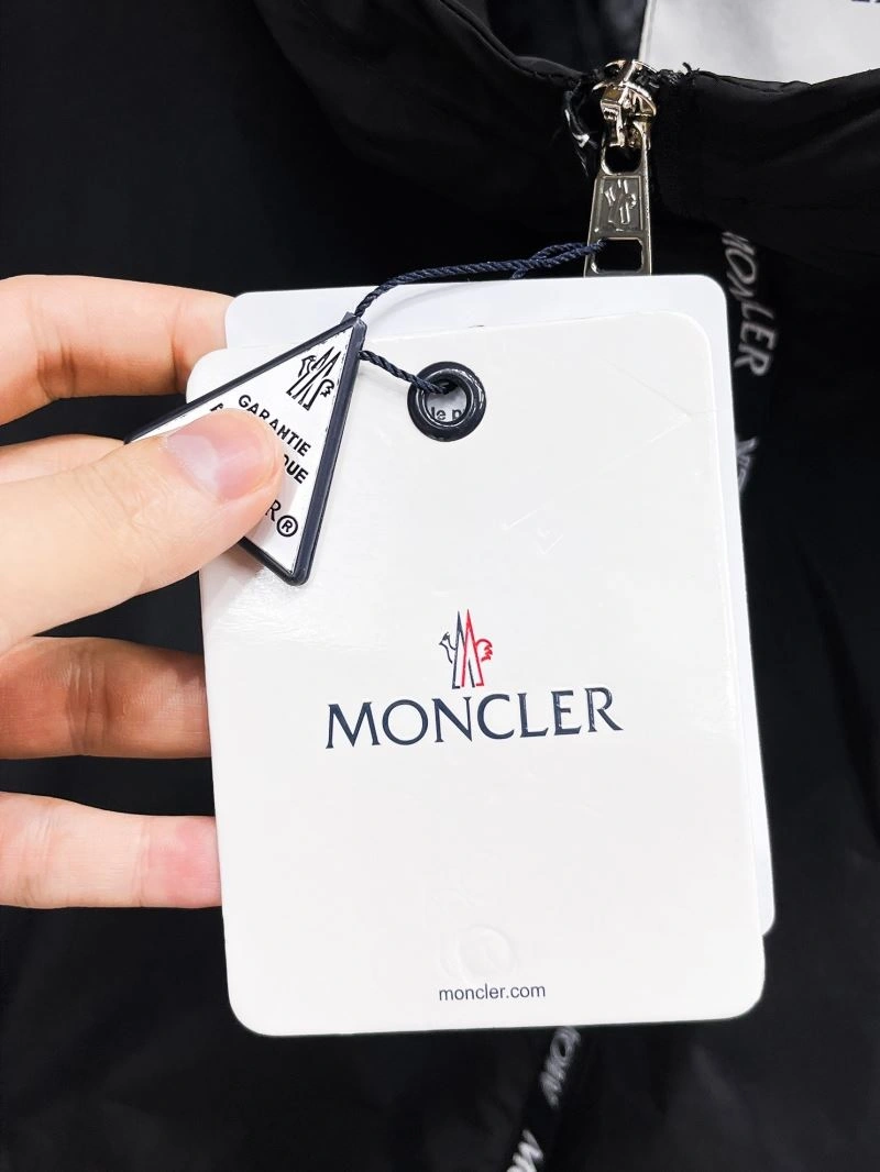 Moncler Outwear Elegant 142158
