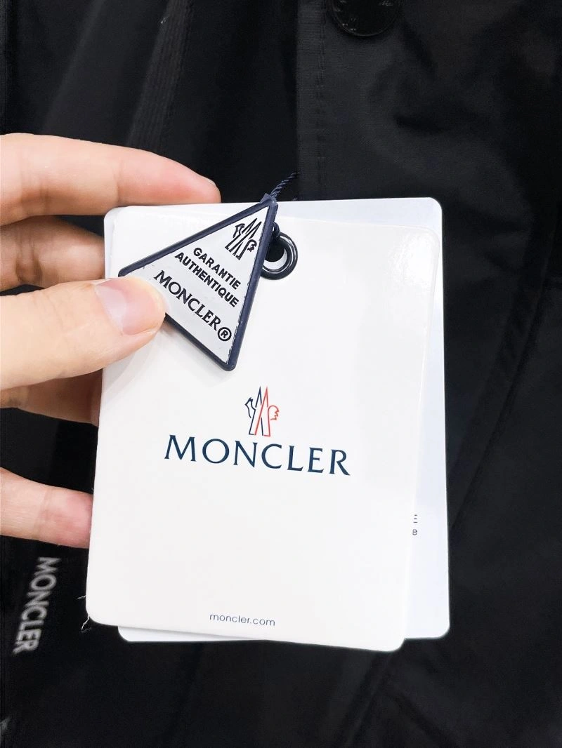 Moncler Outwear SunProtective 142146
