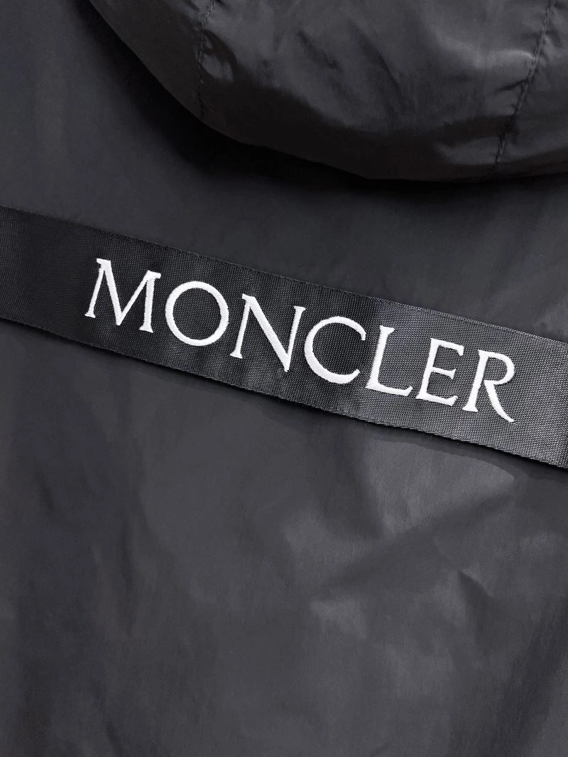 Moncler Outwear Sophisticated 142144