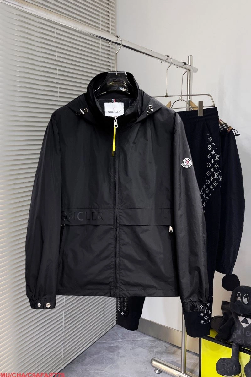 Supportive Moncler Outwear 142142