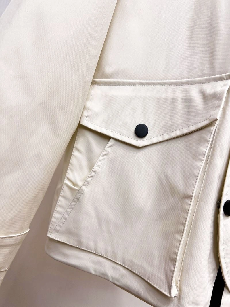 Bright Moncler Outwear 142140