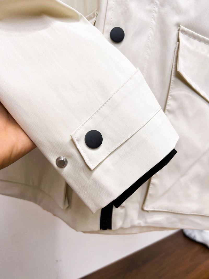 Bright Moncler Outwear 142140