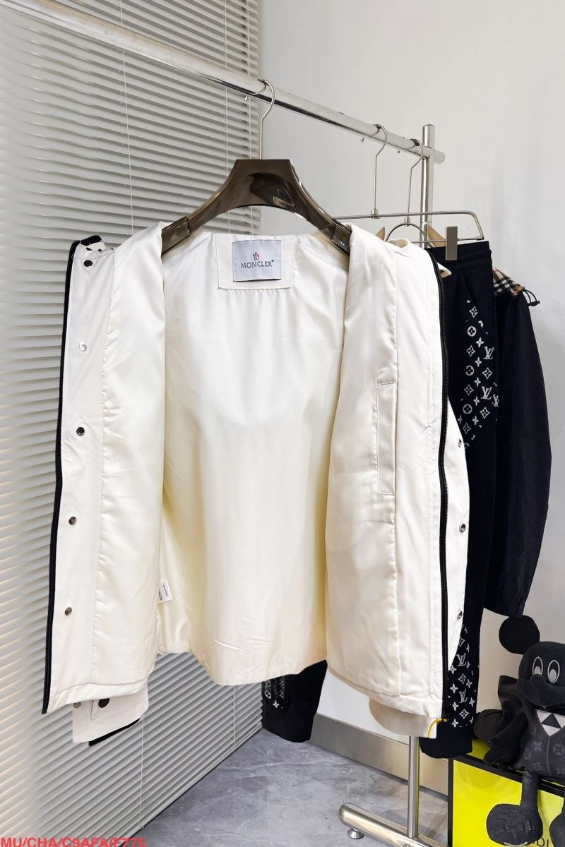 Bright Moncler Outwear 142140