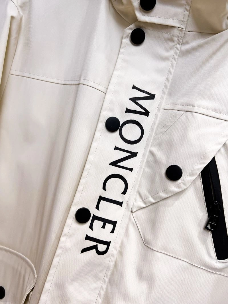 Bright Moncler Outwear 142140