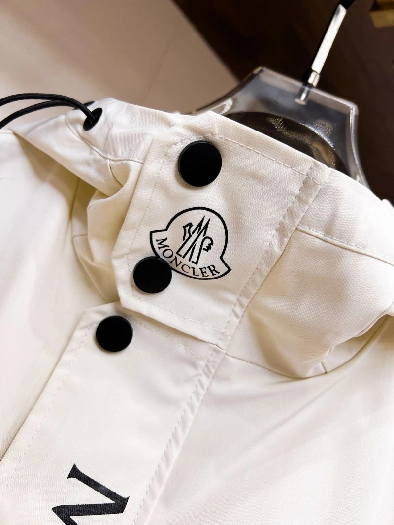 Bright Moncler Outwear 142140