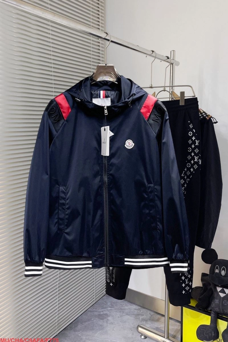 Moncler Outwear ZipUp 142151