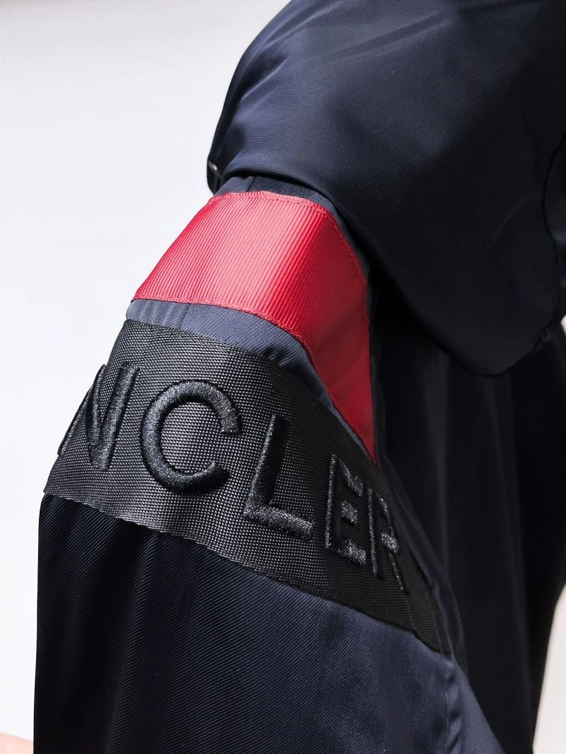 Moncler Outwear ZipUp 142151