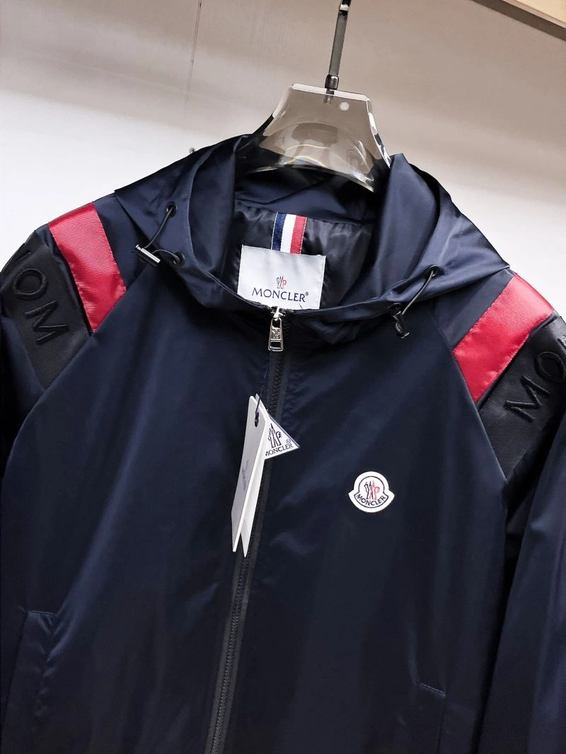 Moncler Outwear ZipUp 142151