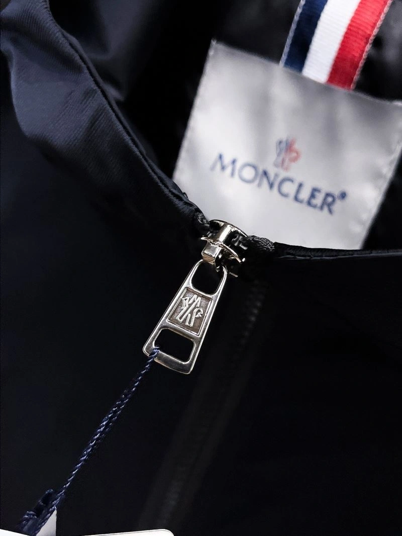 Moncler Outwear ZipUp 142151