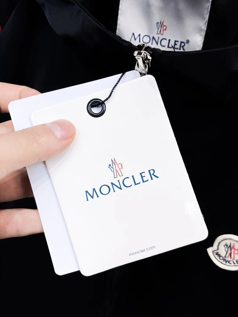 Moncler Outwear ZipUp 142151