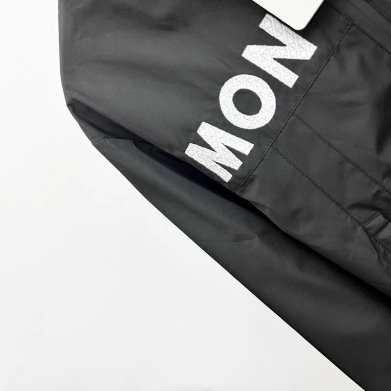Flexible Moncler Outwear 142139