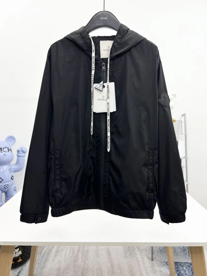 Resilient Moncler Outwear 142138